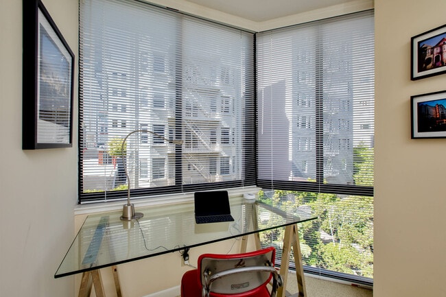 Building Photo - 900 Bush St