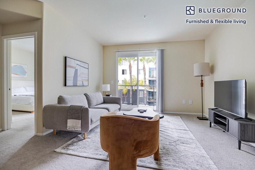 Primary Photo - 5535 Westlawn Ave