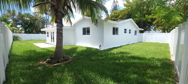 Building Photo - 1400 SE 8th Ave