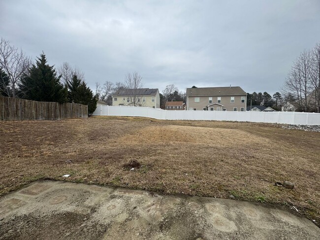 Building Photo - 4BR 2.5BA Home in Winston Salem