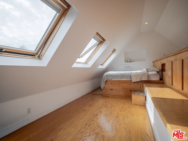 Building Photo - 1321 Hayworth Ave