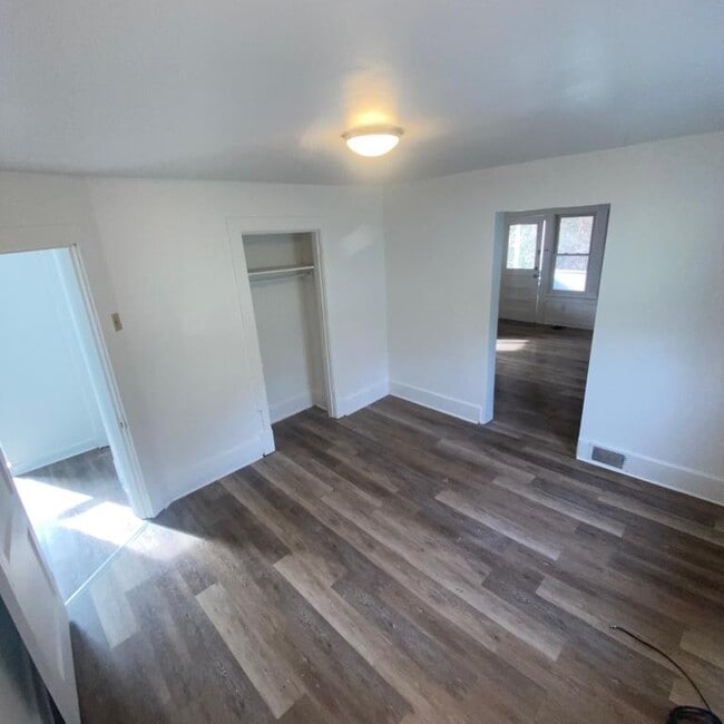 Building Photo - 1611 Lynn Ave