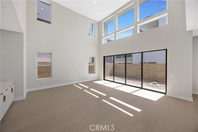 Building Photo - 173 Creation