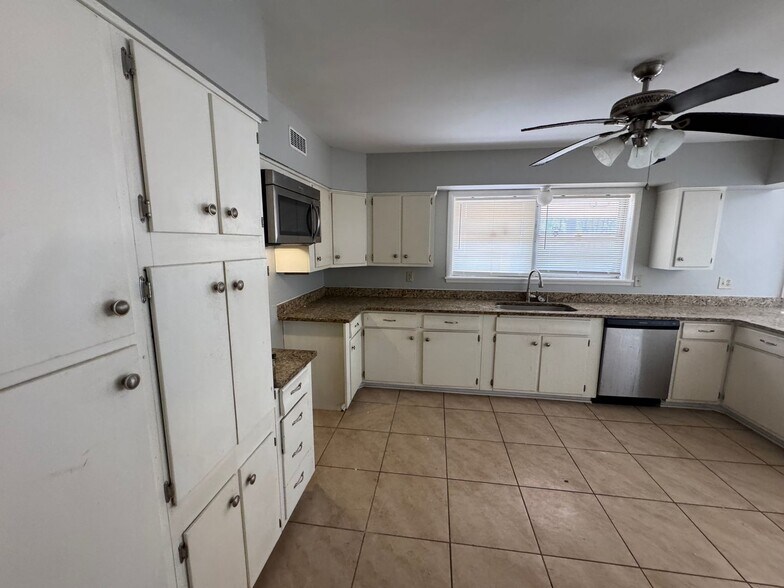 Building Photo - 1251 Singing Trees Dr