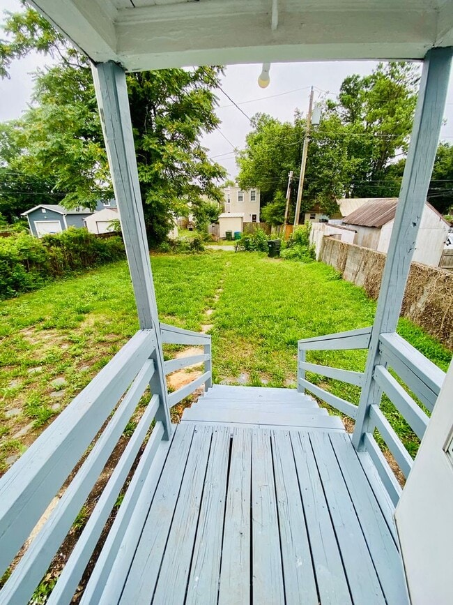 Building Photo - Adorable 2bdrm/1bth Bungalow Conveniently Located in Richmond's Historic Churchill!!