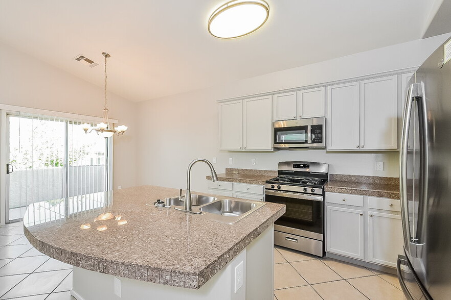 Building Photo - 9729 Red Horse St