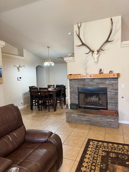 Building Photo - 3927 E Nicole Ave