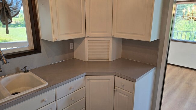 Building Photo - Beautiful 3 Bedroom Home on Acreage