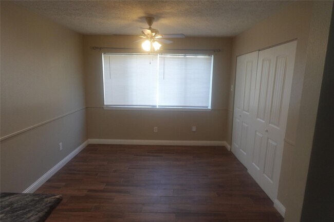 Building Photo - 3351 Deermoss Dr