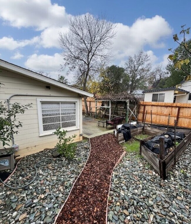 Building Photo - SHAS2352