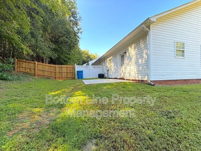 Building Photo - 718 Cody Ct