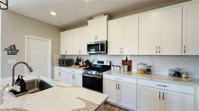 Building Photo - 12661 Oak Hill Way