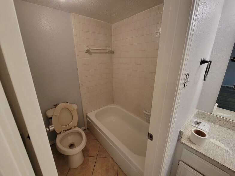 Primary bath - 12247 W Village Dr