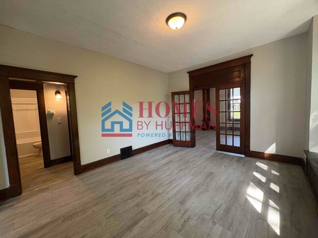 Building Photo - Five Bedroom House | 2 Full Bath | Move In...
