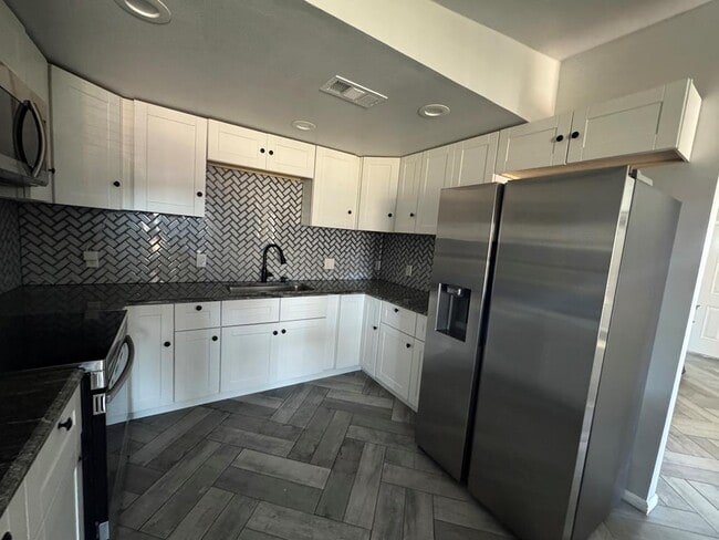 Building Photo - 2700 Cumberland Rd