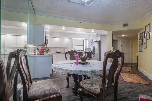 Building Photo - 7200 Radice Ct