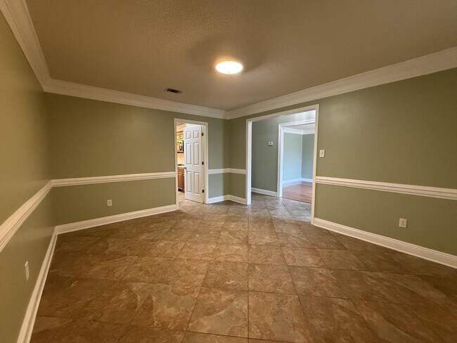 Building Photo - 2065 Juniper Dr