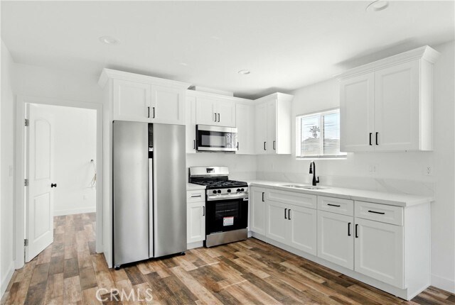 Building Photo - 523 W 78th St