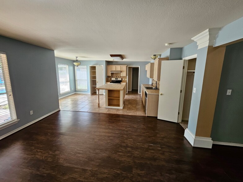 Building Photo - 7630 Cedar Brook Dr