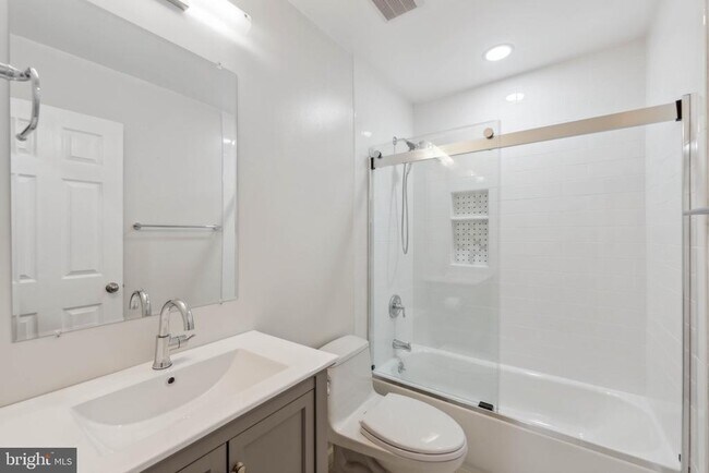 Building Photo - 6008 Waterbury Ct