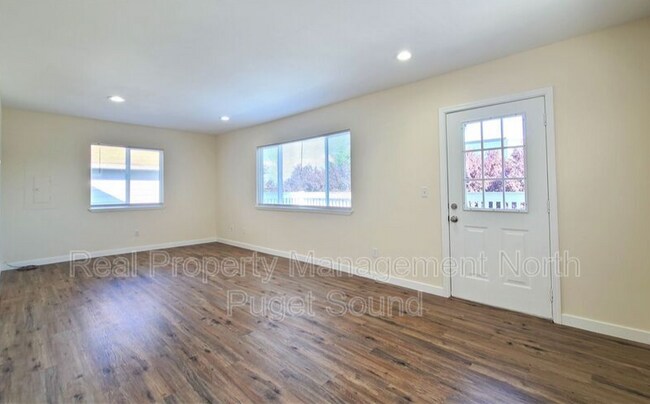 Building Photo - 3210 Lombard Ave