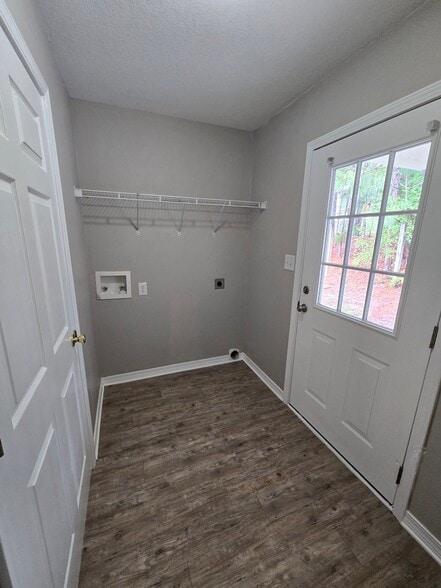 Building Photo - 15127 Deer Creek Dr