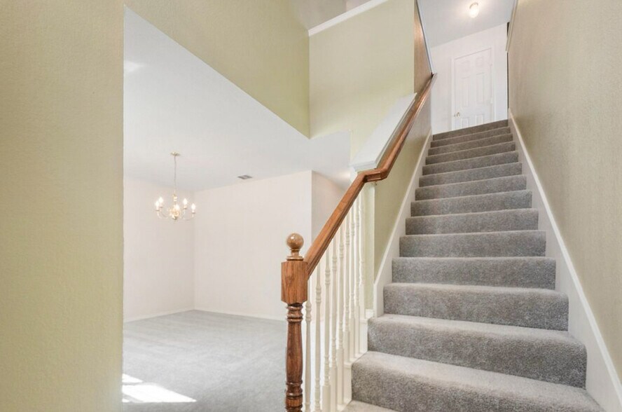 Building Photo - 11705 Pinyon Pine Dr