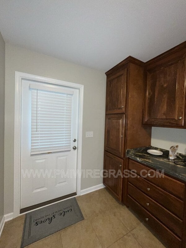 Building Photo - 214 Winterberry Way