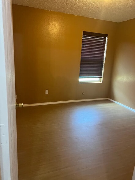 Building Photo - Room in House on Concordia Ln