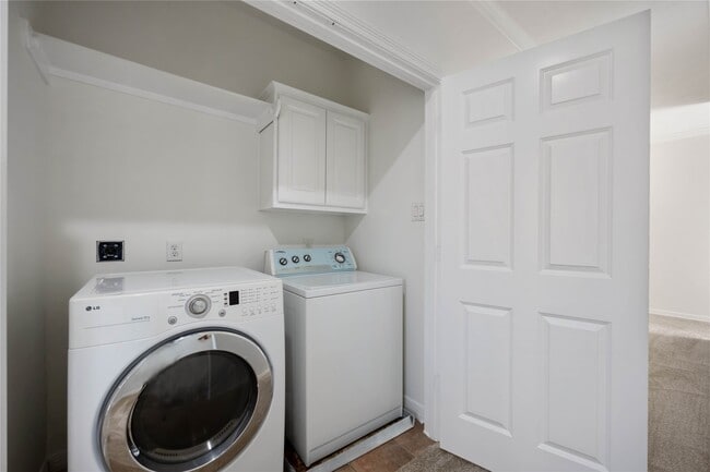 Building Photo - 2827 Briarhurst Park