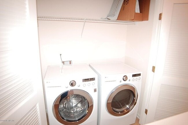 Building Photo - 6182 Bartram Village Dr