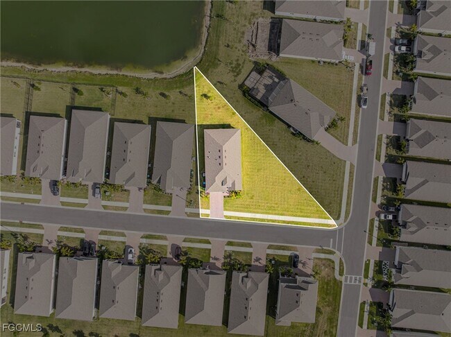 Building Photo - 607 Parkshore Lk Ave