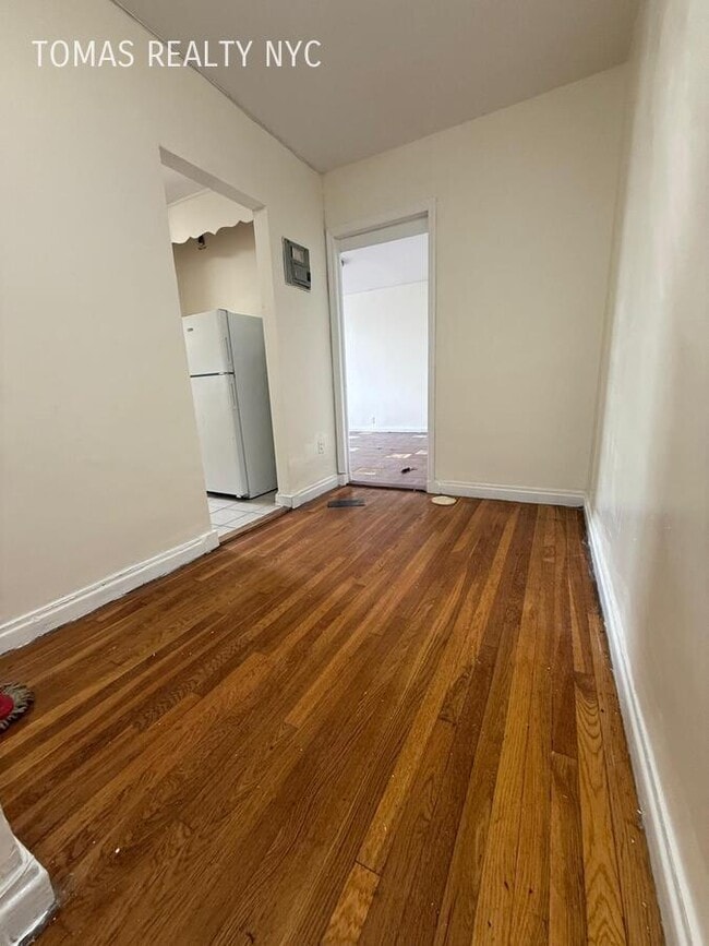 Building Photo - 710 E 235th St