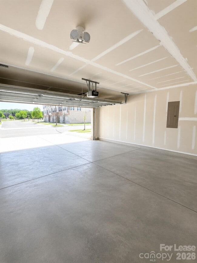 Building Photo - 9802 Oaklawn Blvd NW