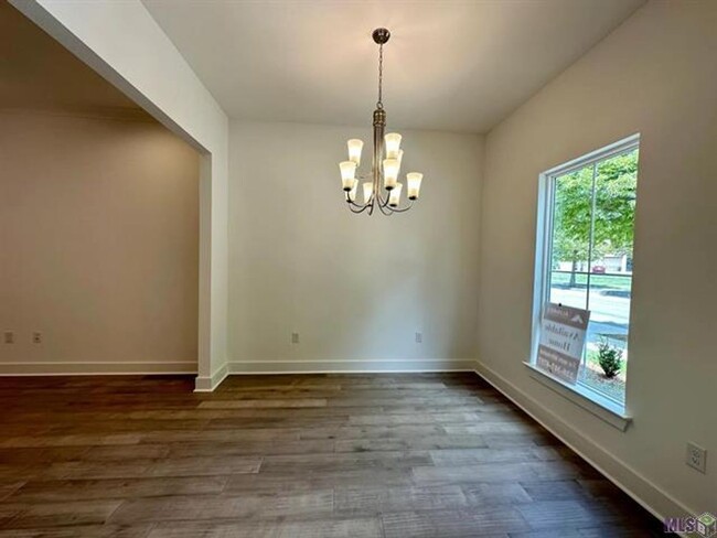 Building Photo - Beautiful Townhome in Dawson Bluff!