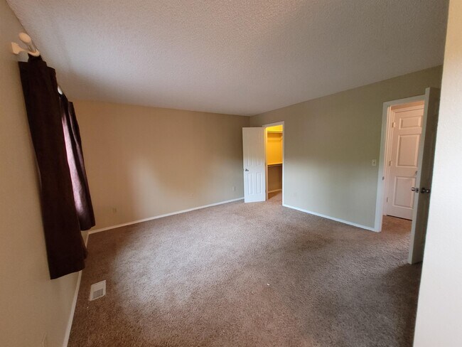 Building Photo - 5280 Mule Deer Dr