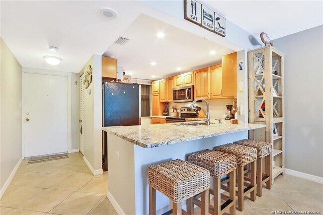 Building Photo - 10600 S Ocean Dr