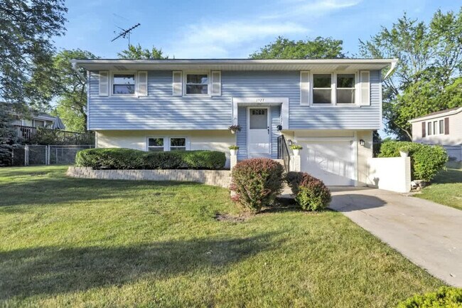 Building Photo - 1523 Bates Ln