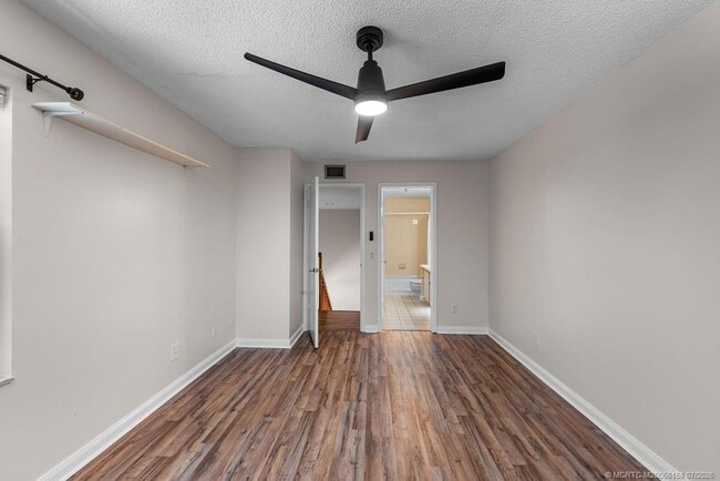 Building Photo - 2905 SW Lakemont Pl