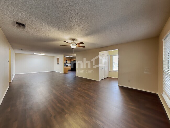 Building Photo - 874 Garden Cir