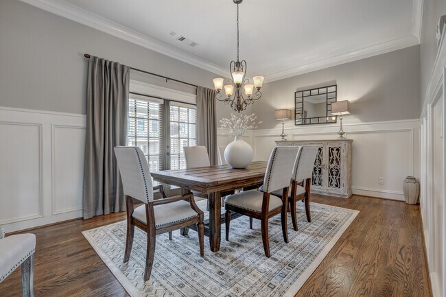 Building Photo - 2114 W Village Xing