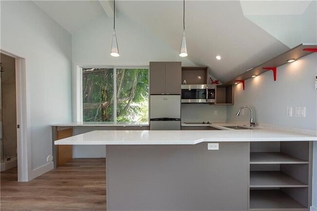 Building Photo - 824 NE 17th Way