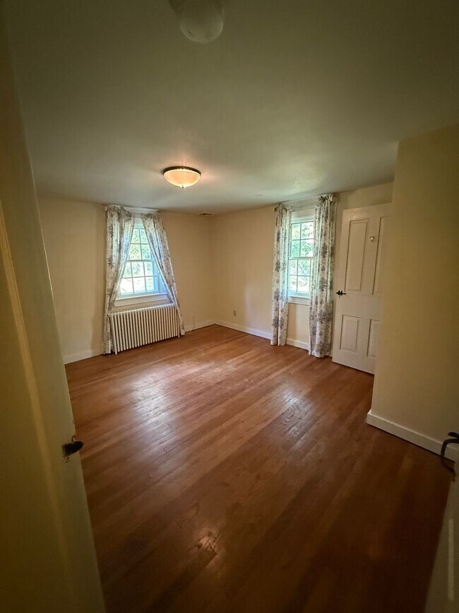 Building Photo - Charming Doylestown Modern Farmhouse & Barn