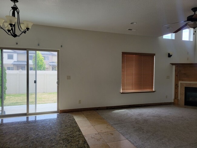Building Photo - Gorgeous Home in Orem