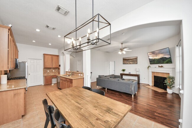 Building Photo - 4118 Ferro St