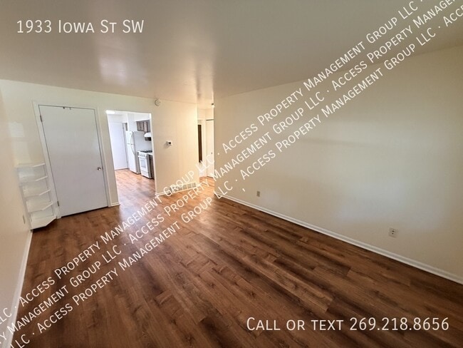 Building Photo - 1933 Iowa St SW