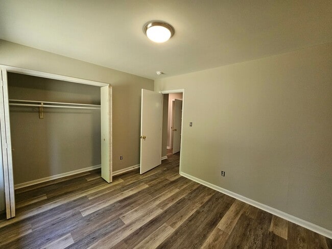 Building Photo - Newly Renovated 2 Bedroom Off Of GumBranch