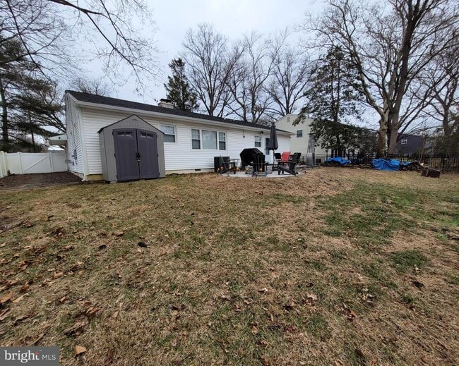 Building Photo - 302 Iris Rd