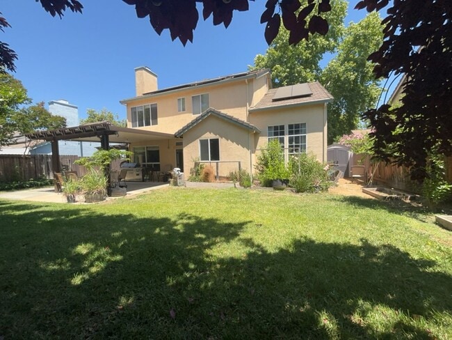 Building Photo - Spacious East Davis Home available in July!