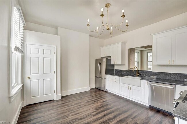 Building Photo - 412 W 29th St